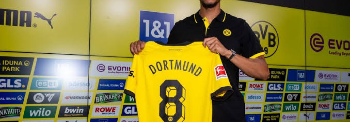As duas novas contratações do Borussia Dortmund recebem novos números de camisola