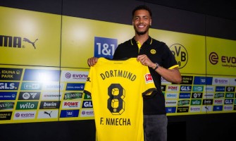 As duas novas contratações do Borussia Dortmund recebem novos números de camisola