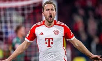 Marcando o seu 100º golo na carreira pelo Bayern de Munique